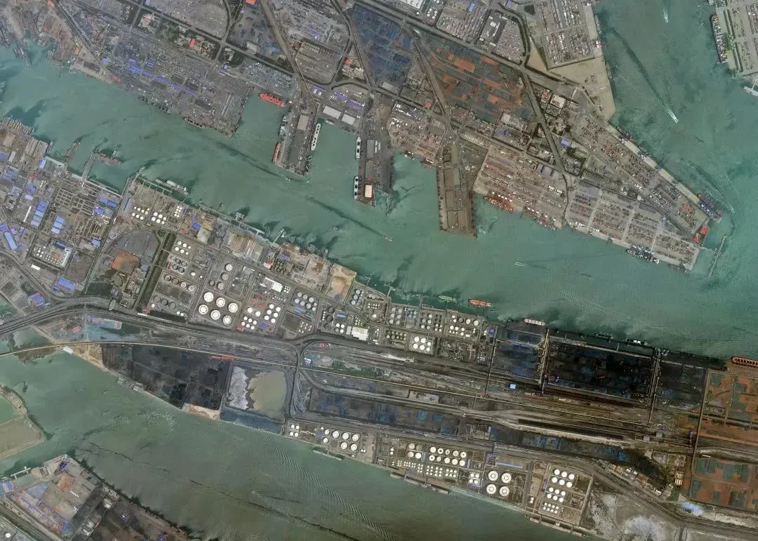 高分二号拍摄的天津港